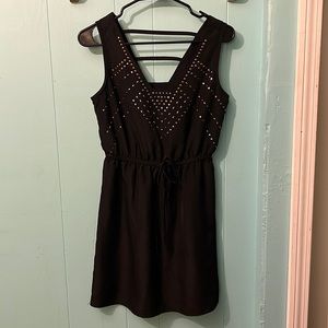 Black sleeveless dress